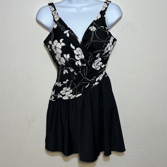 Miraclesuit black With Floral Print Size 10 - Picture 1 of 12